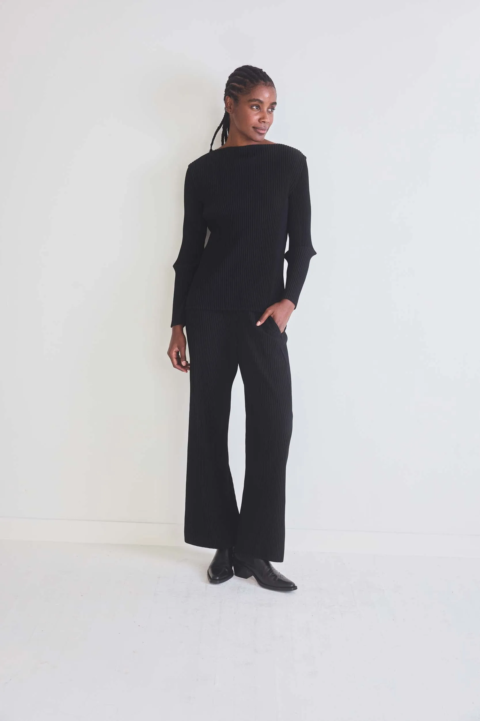 Masterful Plissé Pleated Pants