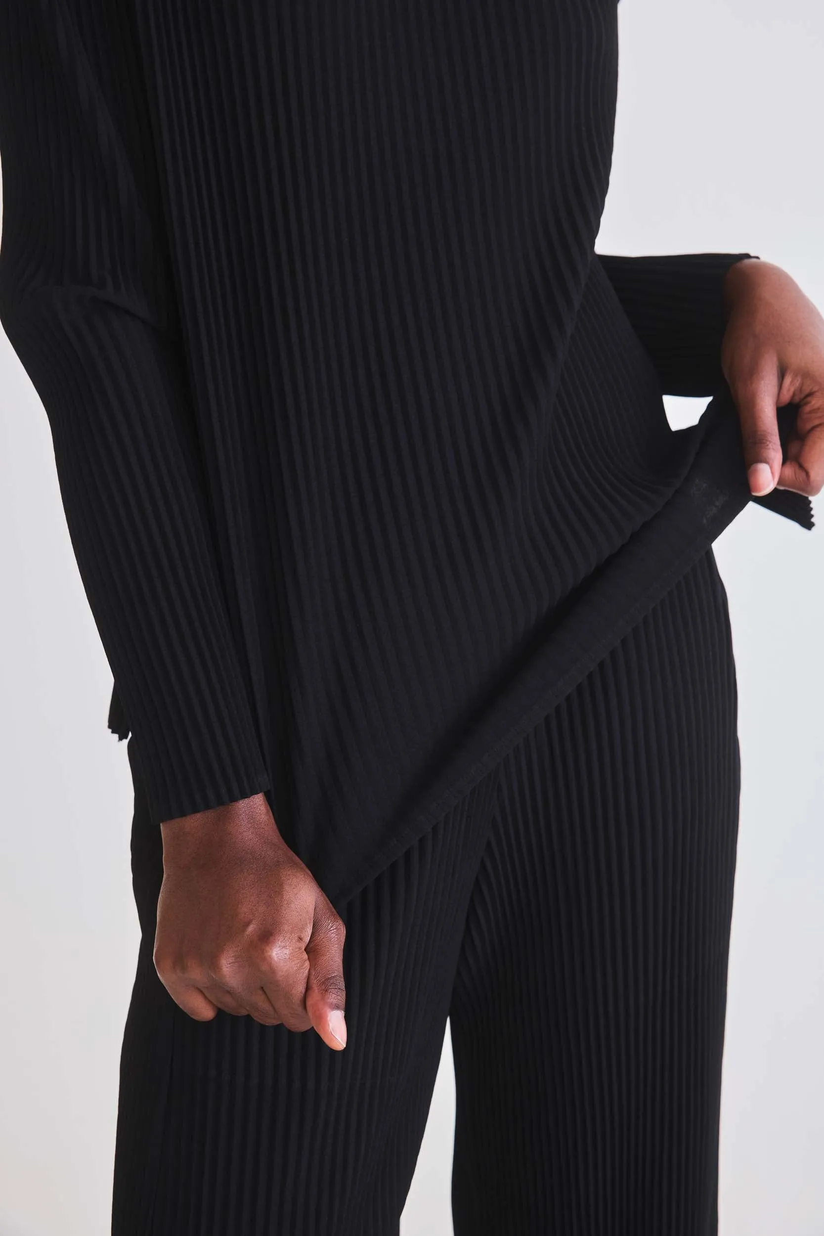 Masterful Plissé Pleated Pants