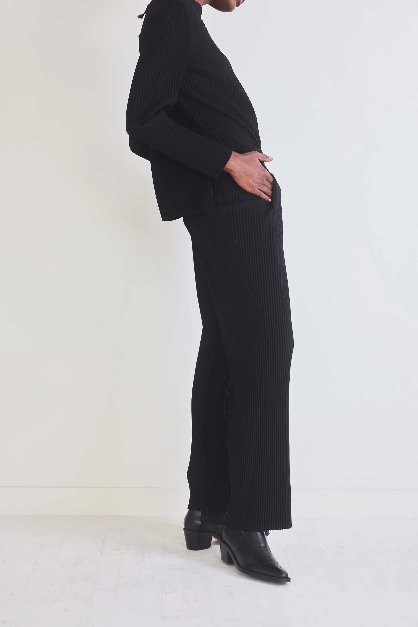 Masterful Plissé Pleated Pants